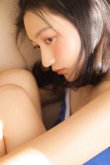 抱起腿抵在墙上H
